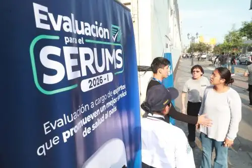 La adjudicación se realizará del 1 al 4 de mayo. Los profesionales pueden revisar los documentos que están publicados en la página web del Ministerio de Salud. Foto: ANDINA