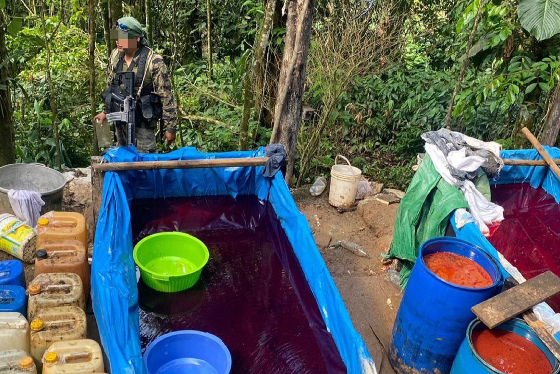 Ejército incauta 360 kilos de droga y más de 3.4 toneladas de hoja de coca en Ayacucho.