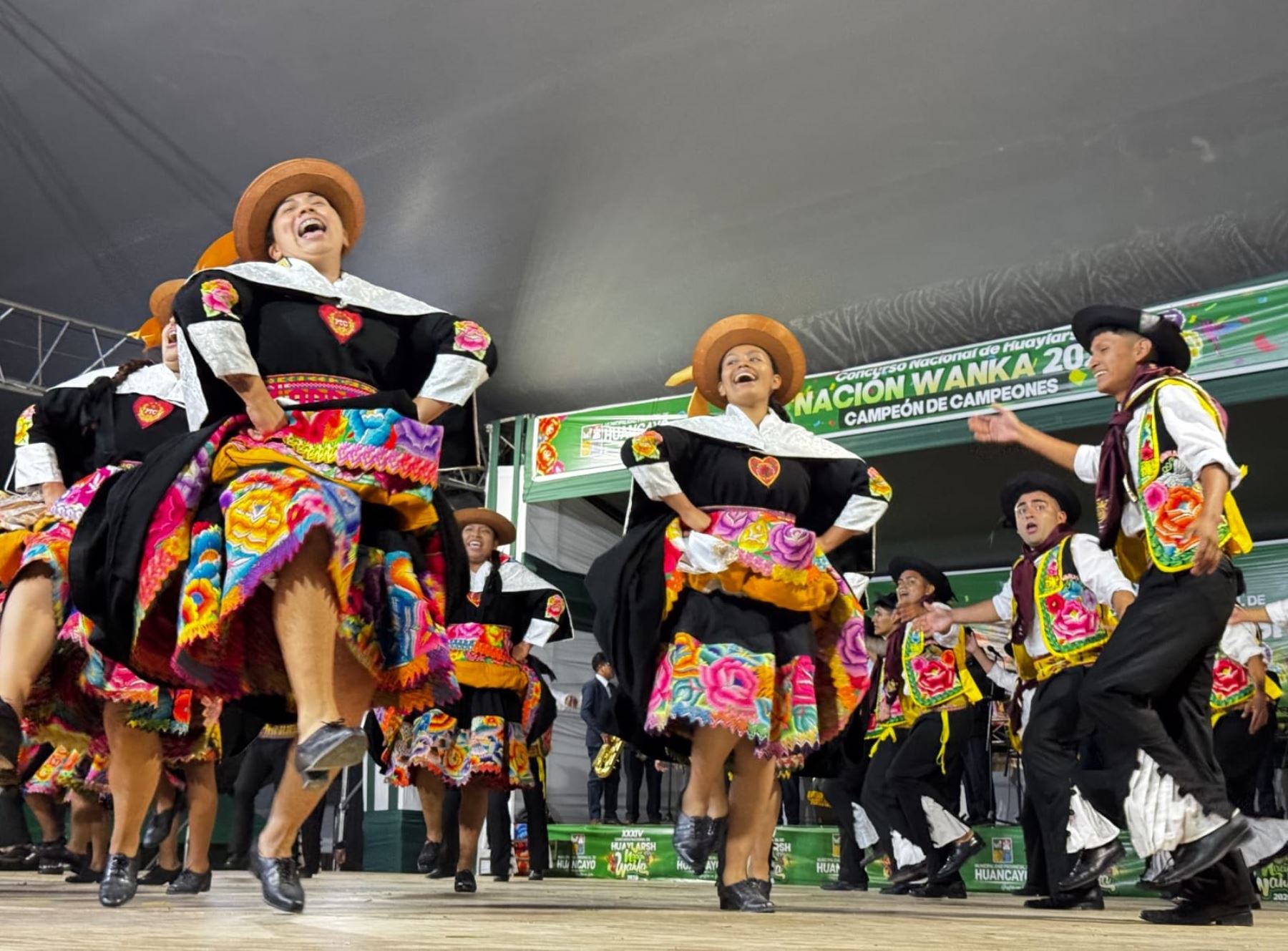 La final del Concurso Nacional de Huaylarsh Nación Wanka 2026, celebrado este domingo 19 de abril en la ciudad de Huancayo, fue una de las competencias artísticas más reñidas de los últimos años en el centro del país. Foto: Pedro Tinoco