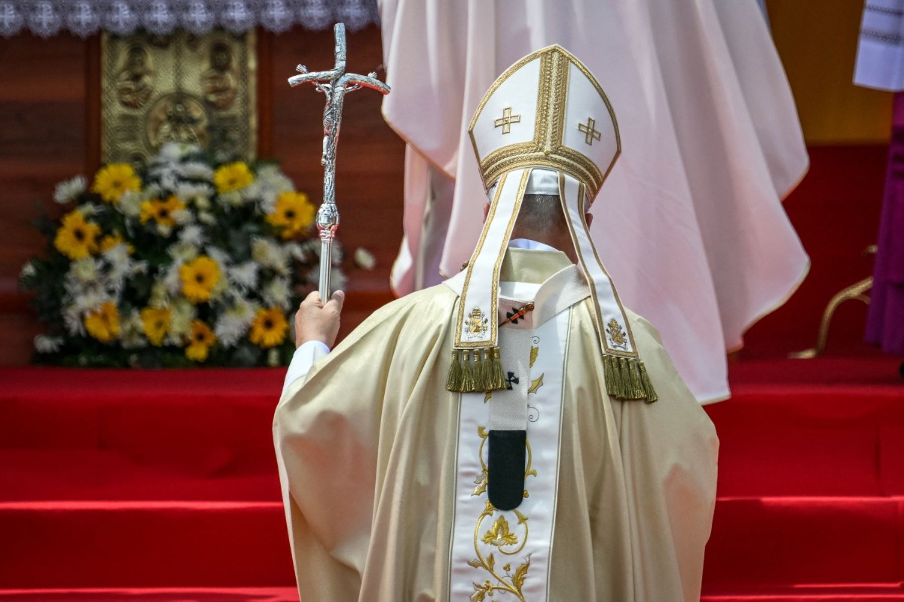 El papa León XIV llega para oficiar la Santa Misa en la explanada de Saurimo, en Saurimo, en el octavo día de su viaje apostólico de 11 días a África. Foto: AFP