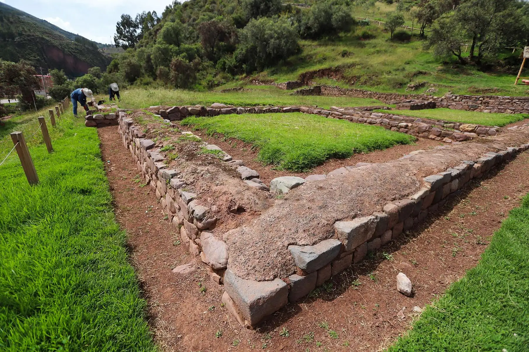 e acuerdo a investigaciones realizadas, Silkinchani fue un espacio administrativo de control para personas que se desplazaban precisamente al altiplano. Aquí hay una cancha y también colcas (por su estratégica ubicación geográfica), donde se almacenaban productos como el maíz.

Foto: ANDINA/Percy Hurtado Santillán