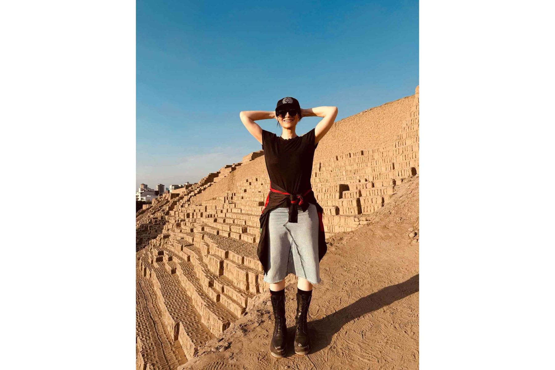 La cantante italiana Laura Pausini visitó la Huaca Pucllana, en Miraflores, donde destacó el valor del legado cultural peruano y su riqueza histórica. Fotos: redes sociales oficiales de Laura Pausini.