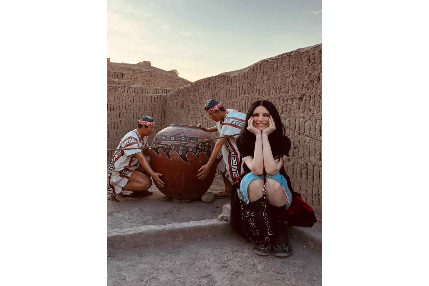 Laura Pausini compartió imágenes de su visita a Lima, donde recorrió espacios culturales y arqueológicos emblemáticos. Fotos: redes sociales oficiales de Laura Pausini.