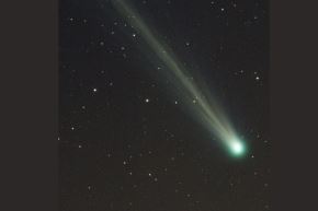 Cometa C/2025 R3 ilumina el cielo de madrugada en los Andes peruanos. Foto: Conida