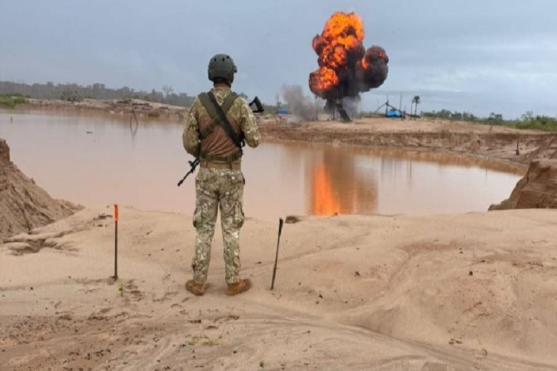 El sector Defensa busca debilitar la logística de las redes criminales dedicadas a la minería ilegal, en beneficio del medioambiente y de la población.