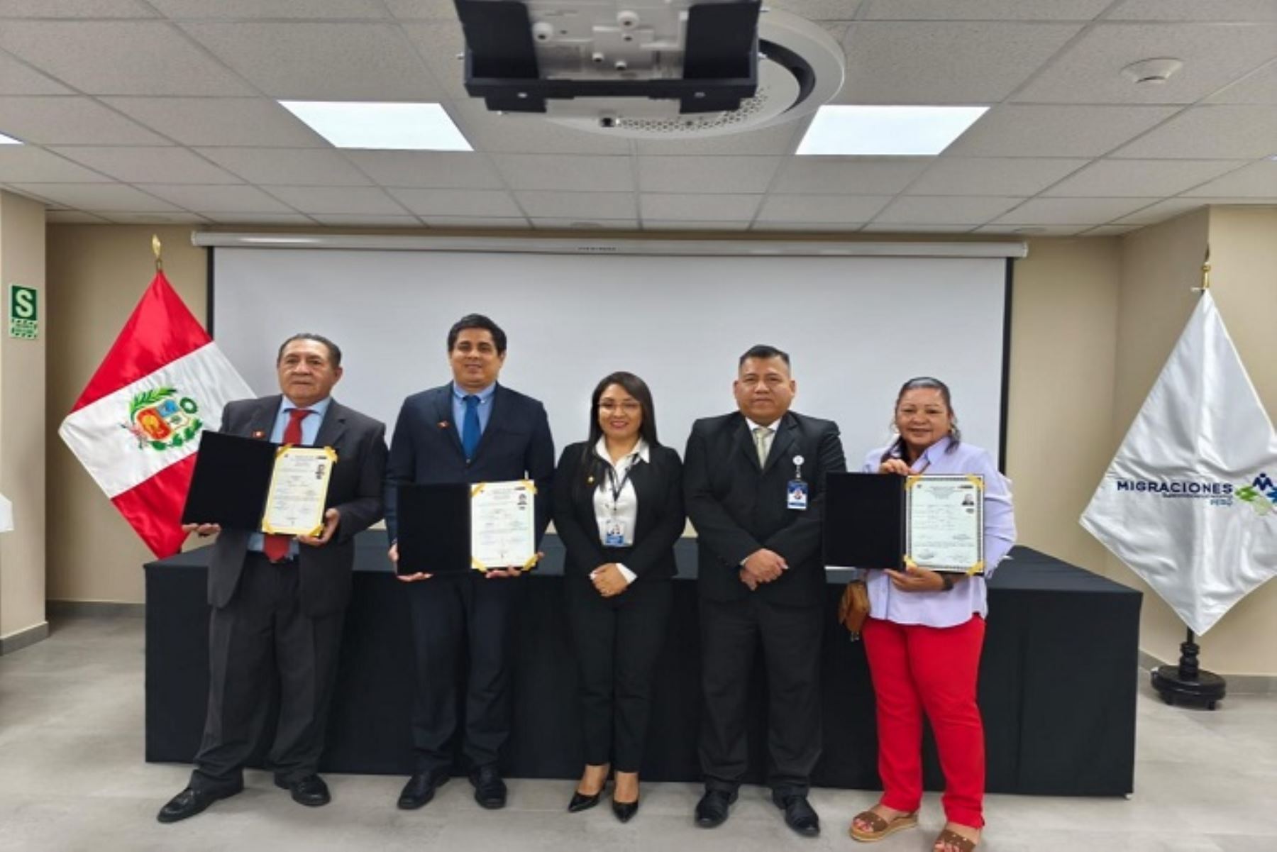 Áncash: Migraciones realiza primera ceremonia de nacionalización en Chimbote