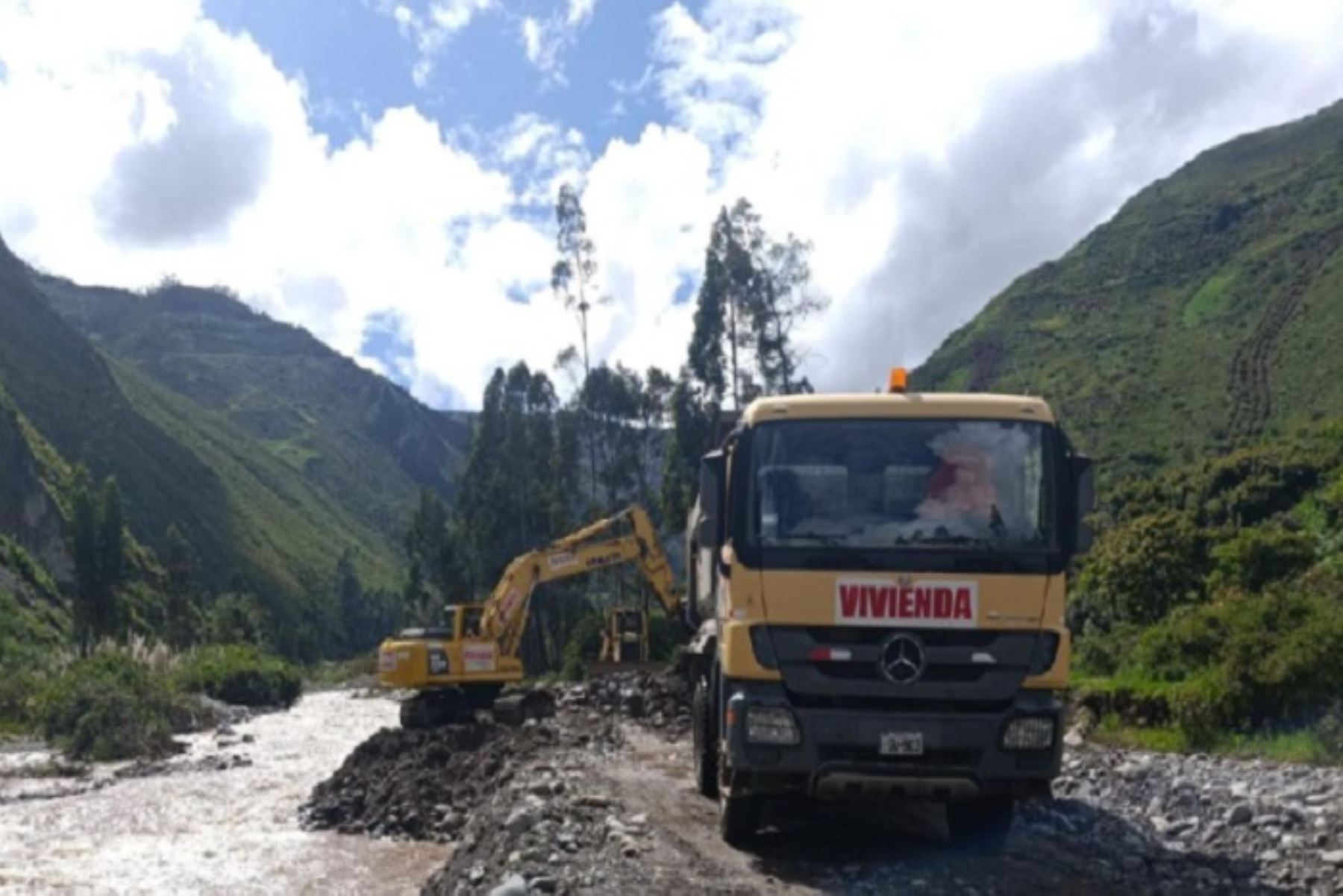 Vivienda interviene en zonas críticas de Apurímac para prevenir desbordes e inundaciones