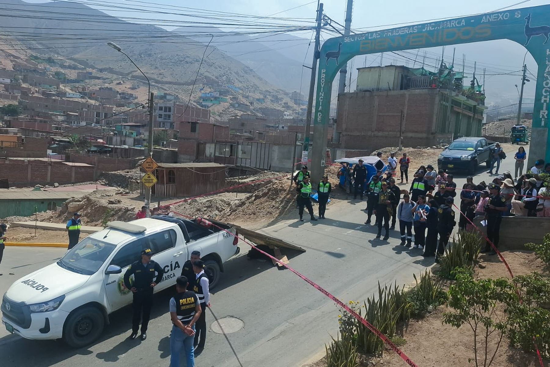 La zona fue acordonada por la Policía tras el fatal accidente. Foto: ANDINA/ Héctor Vinces