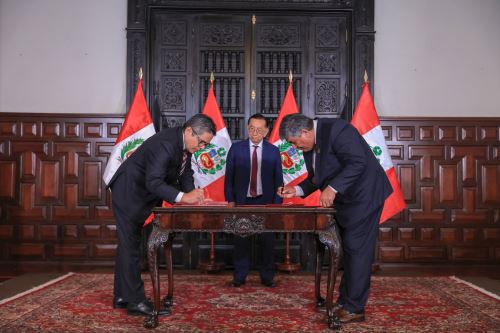 Presidente José María Balcázar participa en la firma del convenio entre Proinversión y la Mancomunidad Municipal de Hatun Huaylas