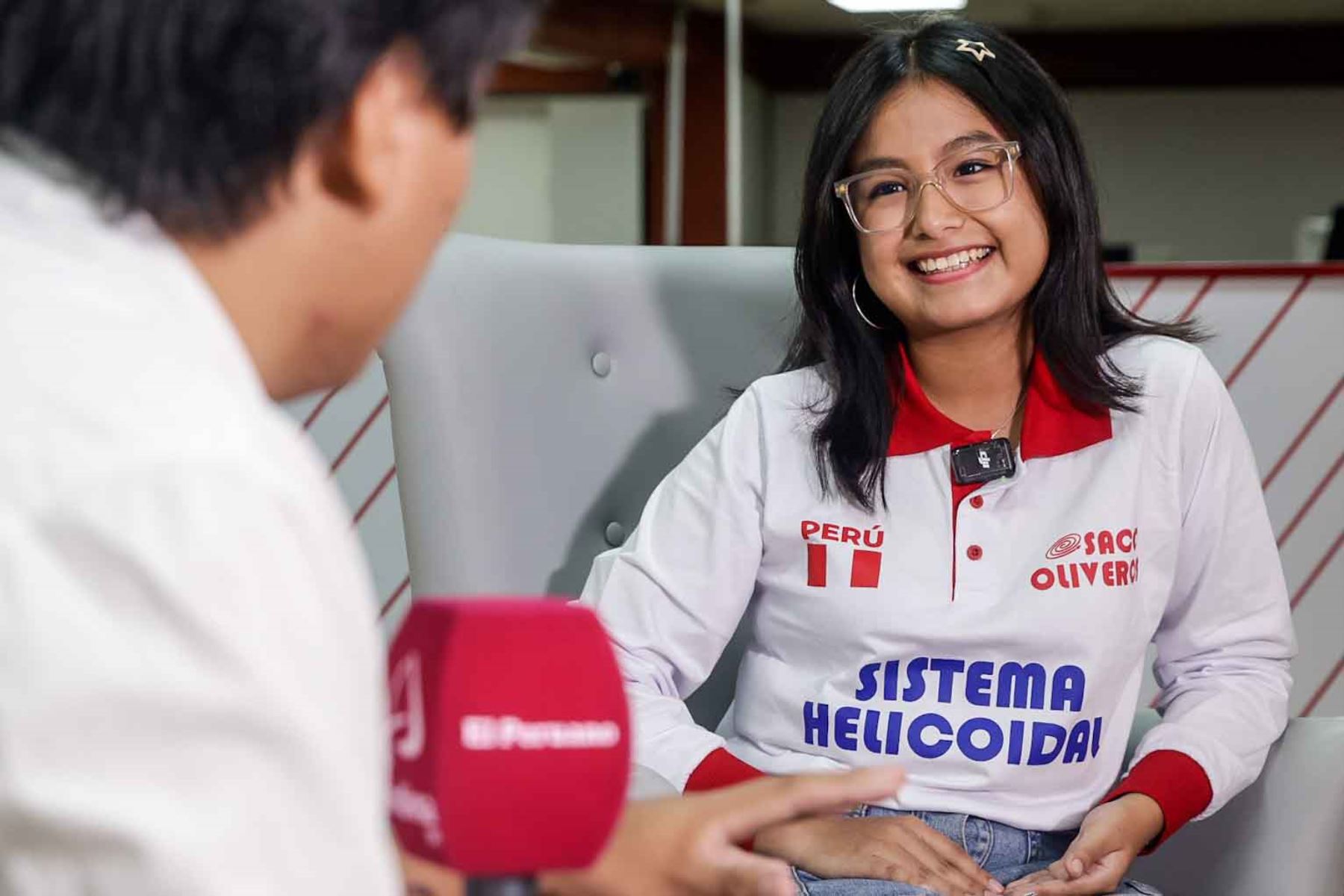 En la entrevista, relató su experiencia en Francia y el proceso de entrenamiento previo, que incluyó intensas jornadas de estudio y participación en selecciones nacionales. Foto: ANDINA/Luis Iparraguirre.