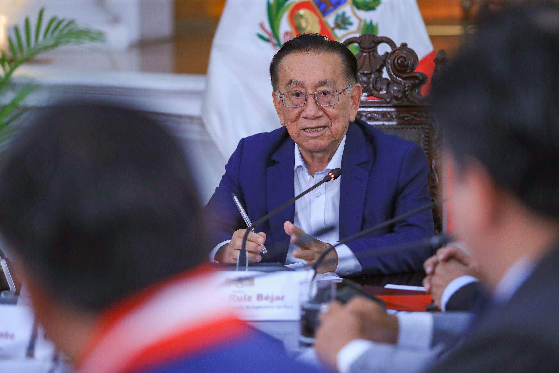 El presidente de la república, José María Balcázar, recibió esta tarde, en Palacio de Gobierno, a representantes del Colegio de Ingenieros del Perú (CIP) para coordinar acciones que permitan acelerar el destrabe de obras en todo el país. Foto: Presidencia