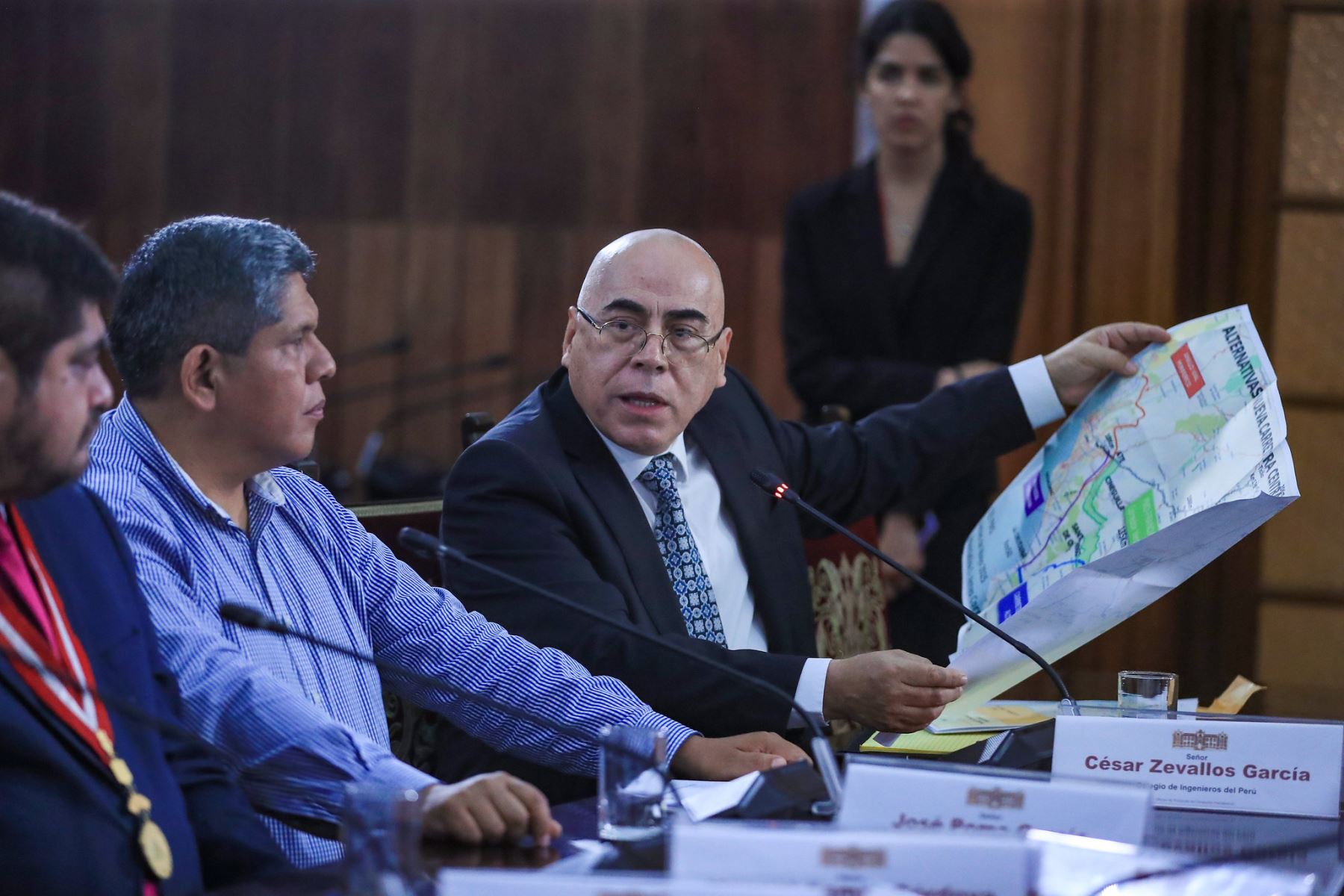 El presidente de la república, José María Balcázar, recibió esta tarde, en Palacio de Gobierno, a representantes del Colegio de Ingenieros del Perú (CIP) para coordinar acciones que permitan acelerar el destrabe de obras en todo el país. Foto: Presidencia