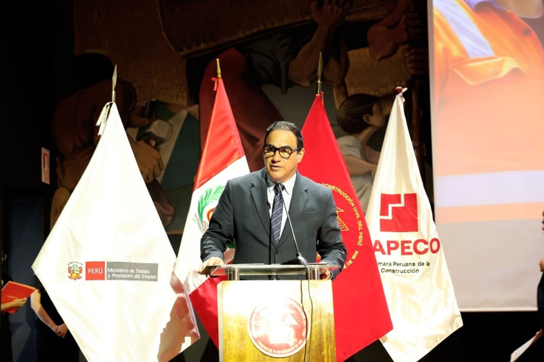 Fortalecen seguridad laboral de más de 10,000 trabajadores de construcción civil