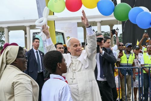 Papa León XIV se reúne con jóvenes durante su visita a Guinea Ecuatorial