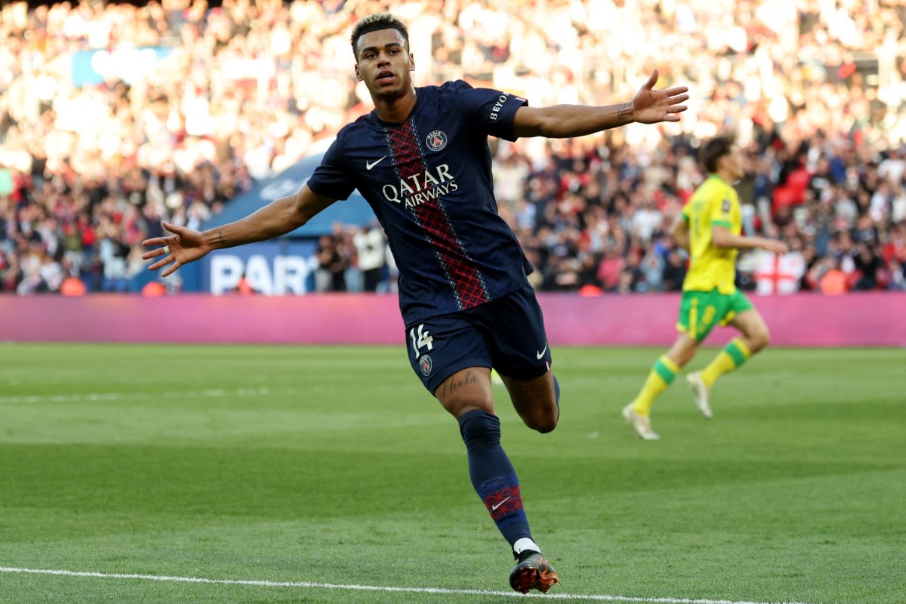 PSG golea 3-0 al Nantes en partido pendiente y se escapa como líder en Francia