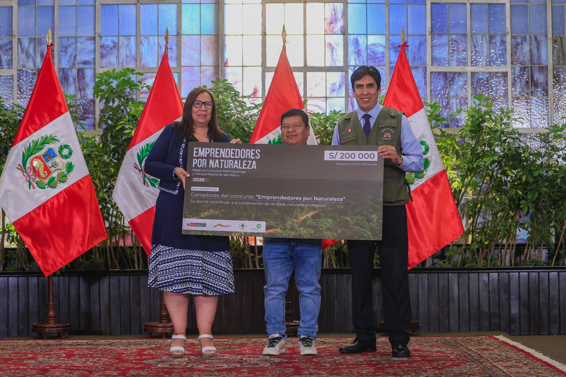 El presidente de la república, José María Balcázar, participó en la Ceremonia de premiación a ganadores del Fondo Concursable “Emprendedores por Naturaleza” 2026 en el marco del Día Internacional de la Tierra. Foto: ANDINA/Prensa Presidencia