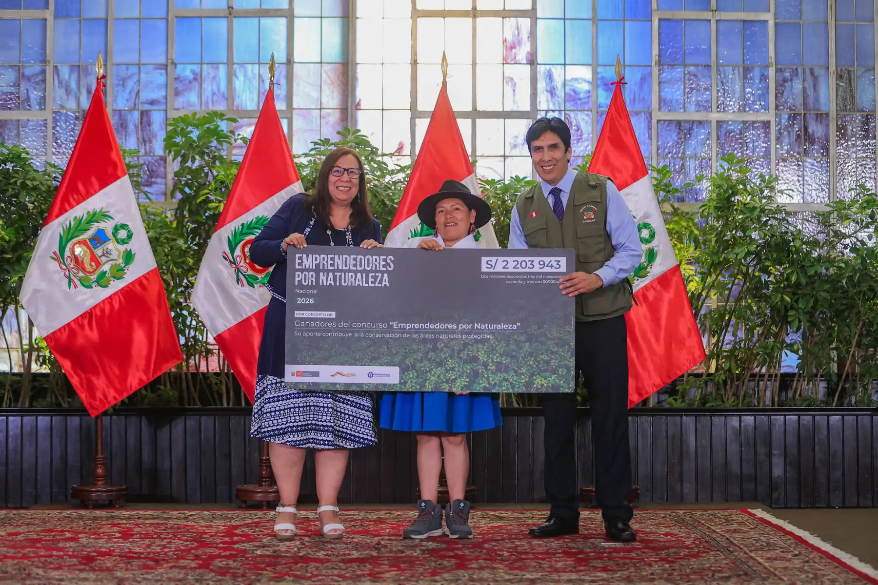 El presidente de la república, José María Balcázar, participó en la Ceremonia de premiación a ganadores del Fondo Concursable “Emprendedores por Naturaleza” 2026 en el marco del Día Internacional de la Tierra. Foto: ANDINA/Prensa Presidencia