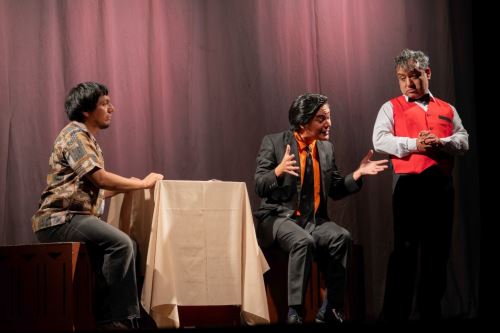 Escena de la comedia ‘La coima’ en el teatro Ricardo Roca Rey. Foto: Renzo Olaya/Cortesía.