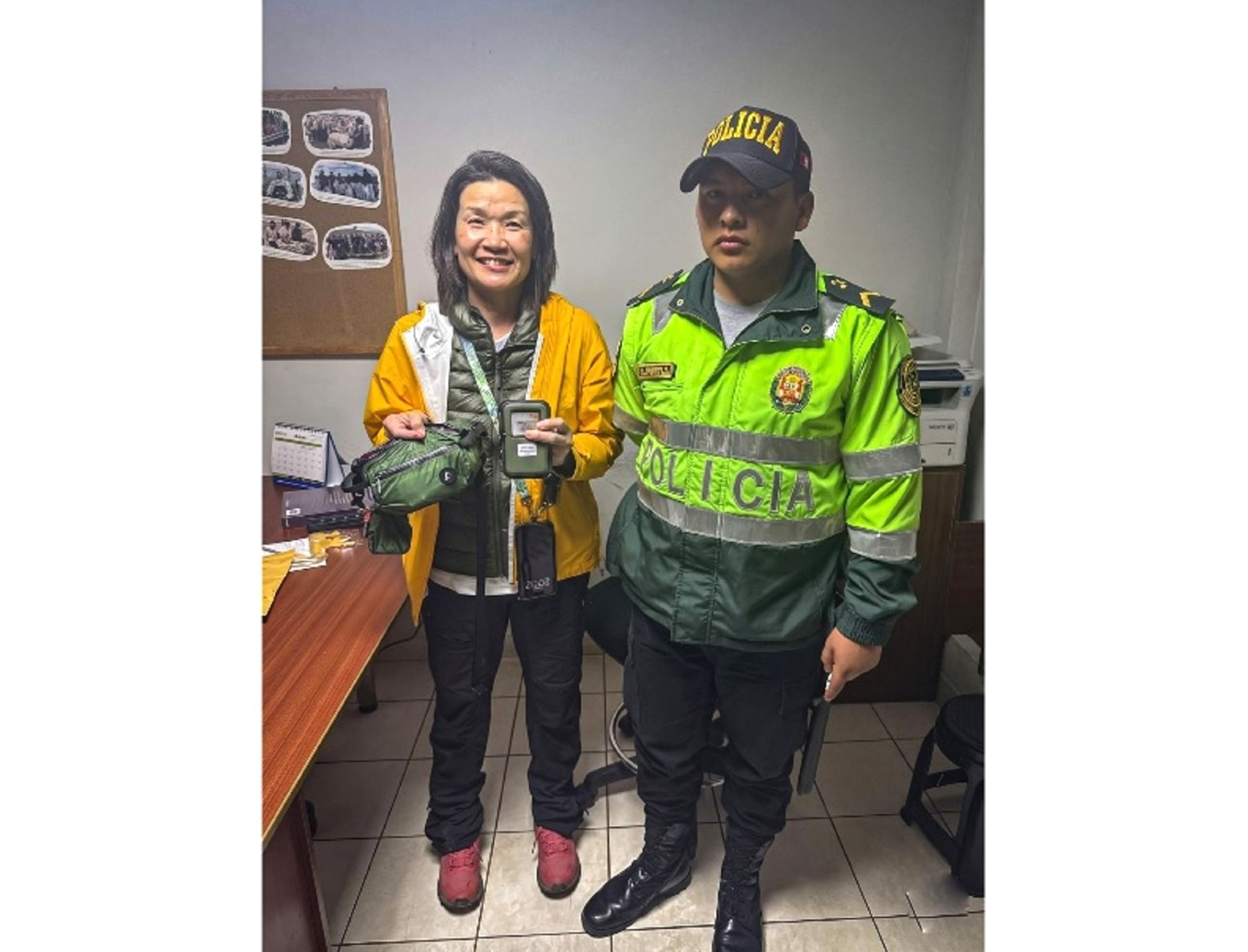 Cusco: Policía devuelve US$ 4 mil a una turista extranjera que lo extravió en Machu Picchu