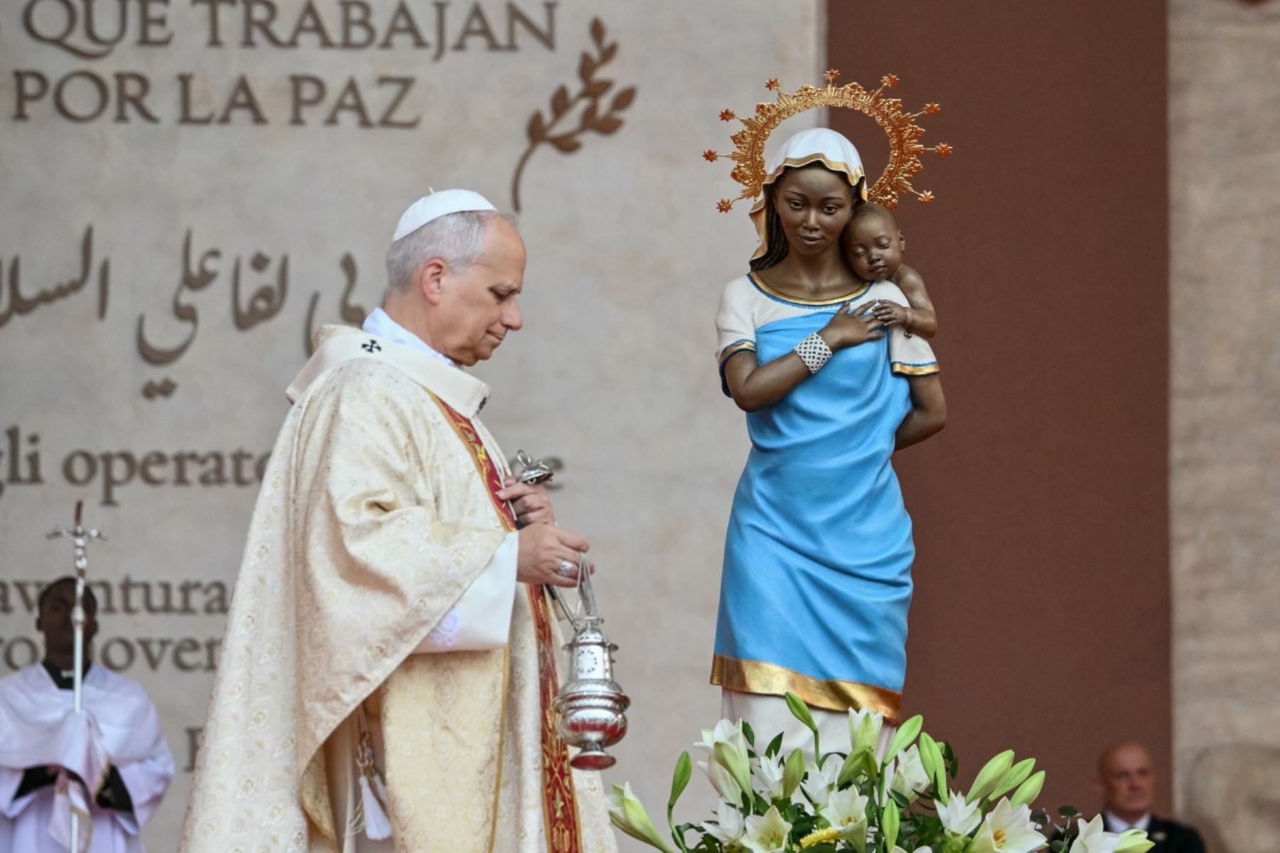 El papa León XIV preside una Santa Misa en el Estadio Malabo, en Malabo, el último día de un viaje apostólico de 11 días a África. Foto: AFP