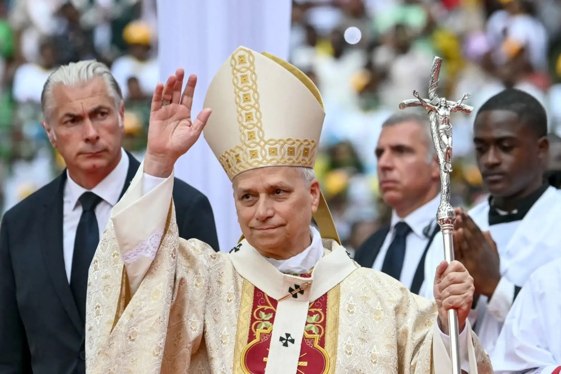 El papa León XIV preside una Santa Misa en el Estadio Malabo, en Malabo, el último día de un viaje apostólico de 11 días a África. Foto: AFP