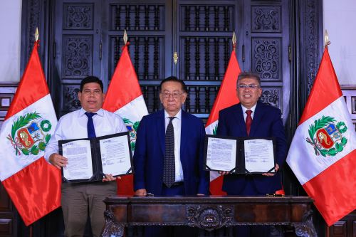 Presidente José María Balcázar participa de la ceremonia de Suscripción de Convenios de Cooperación Interinstitucional para la Región Cusco