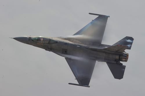 Así fue el espectacular vuelo de los F-16 en en la Base Aérea Las Palmas, en Surco