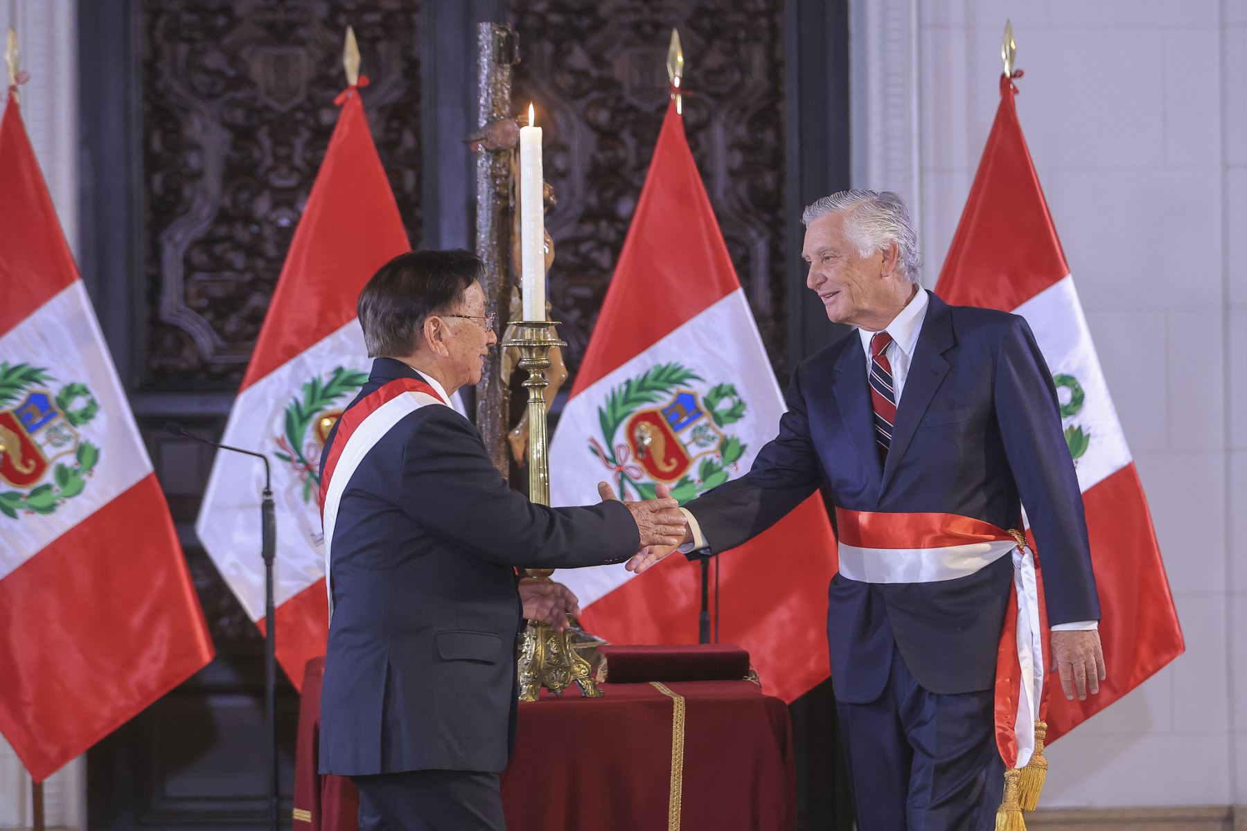 El presidente de la República del Perú, José María Balcázar, tomó juramento a Carlos José Pareja Ríos como nuevo titular del Ministerio de Relaciones Exteriores. Foto: ANDINA/Prensa Presidencia
