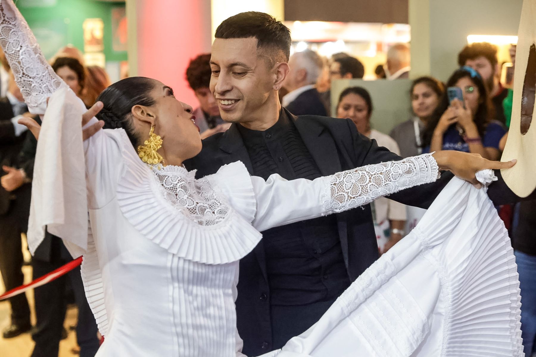 Una delegación de 60 referentes culturales participará en más de cien actividades programadas en el Pabellón, en las salas y en distintos puntos de la Ciudad de Buenos Aires.  Foto: ANDINA/Luis Iparraguirre.