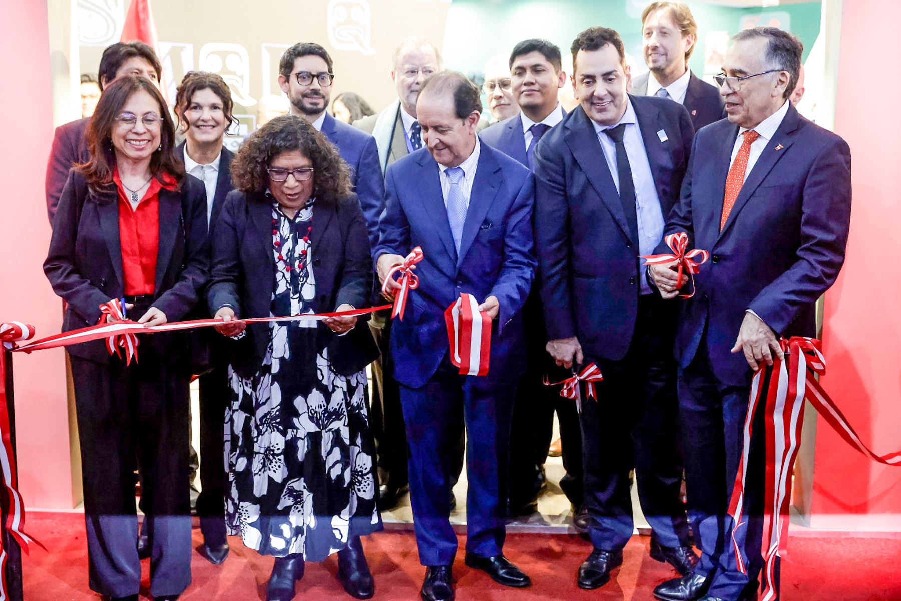 El Pabellón de Perú exhibirá lo más importante de su producción editorial: más de 770 títulos  de más de 130 editoriales, con un total mayor a 4.300 ejemplares Se trata de  una amplia muestra de la literatura peruana, de distintos géneros y autores.  Foto: ANDINA/Luis Iparraguirre.