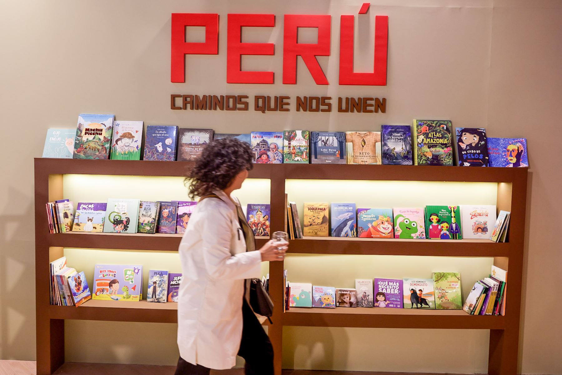 Contará con un amplio Pabellón y más de 770 títulos de más de 130 editoriales peruanas, que representan a diversas regiones del país. Foto: ANDINA/Luis Iparraguirre.