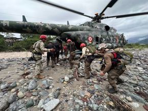 Siete miembros de una familia fueron puestas a salvo tras una operación de rescate que ejecutó el Ejército del Perú que movilizó una brigada de la Compañía de Intervención Rápida para Desastres y un helicóptero. ANDINA/Difusión