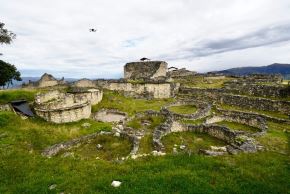Una comitiva del Ministerio de Cultura, encabezada por la viceministra de Patrimonio Cultural e Industrias Culturales, Gisella Escobar Rozas, supervisó el avance de las obras de protección que se ejecutan en el Monumento Arqueológico de Kuélap, en Amazonas. ANDINA/Difusión