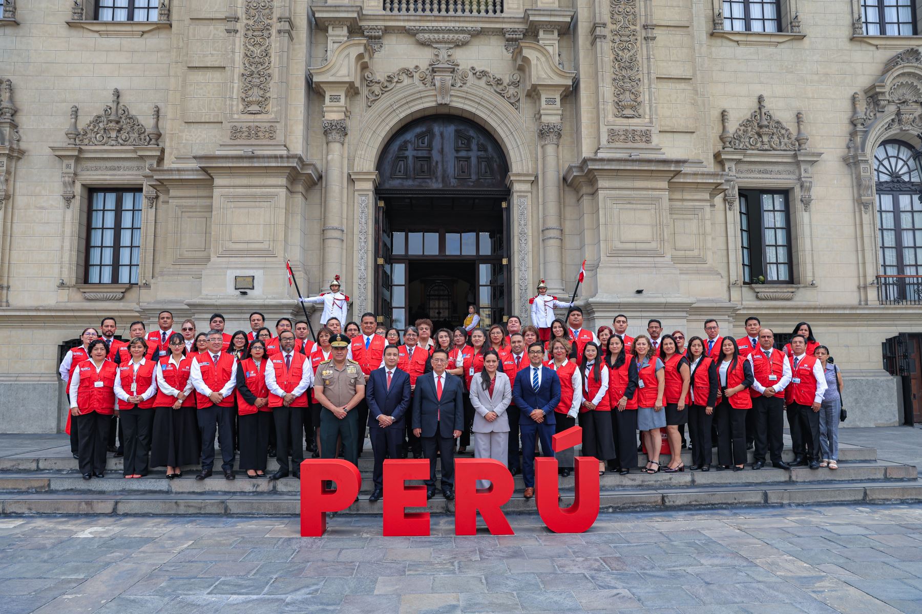 El presidente José María Balcázar participa en la firma de un convenio entre los ministerios del Interior y de Justicia y Derechos Humanos, que establece la defensa legal gratuita a miembros de juntas vecinales que enfrentan la delincuencia. Foto: ANDINA/ Prensa Presidencia