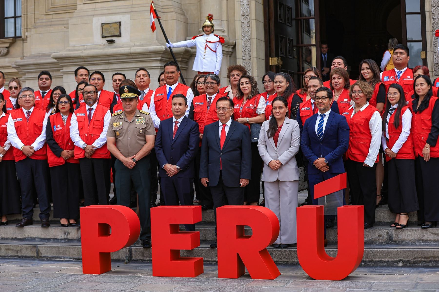 El presidente José María Balcázar participa en la firma de un convenio entre los ministerios del Interior y de Justicia y Derechos Humanos, que establece la defensa legal gratuita a miembros de juntas vecinales que enfrentan la delincuencia. Foto: ANDINA/ Prensa Presidencia