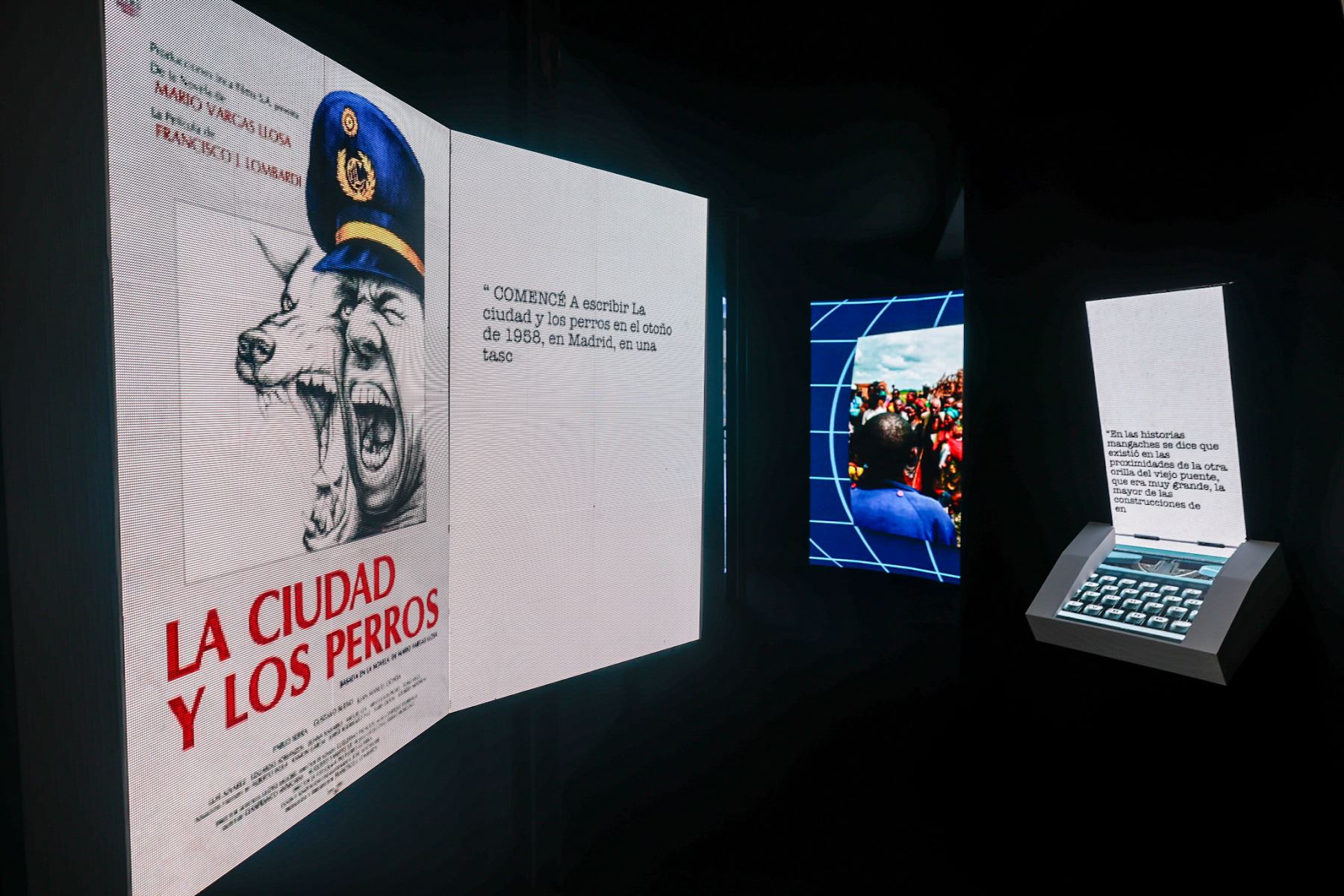 La muestra dedicada a Mario Vargas Llosa permite al público explorar su universo literario mediante una experiencia interactiva que reúne viajes, crónicas y documentos clave de su trayectoria, en el marco de la participación peruana como País Invitado de Honor. Foto: ANDINA/Luis Iparraguirre.