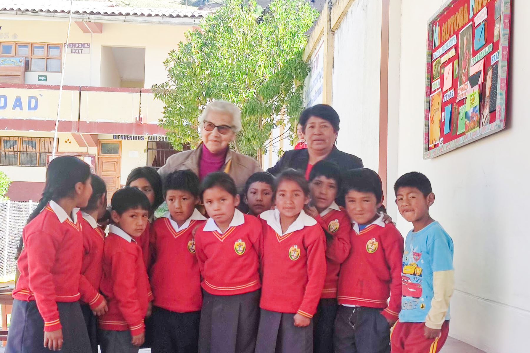 Violeta Ardiles, la maestra de 80 años que sigue educando a muchos niños en Ancash