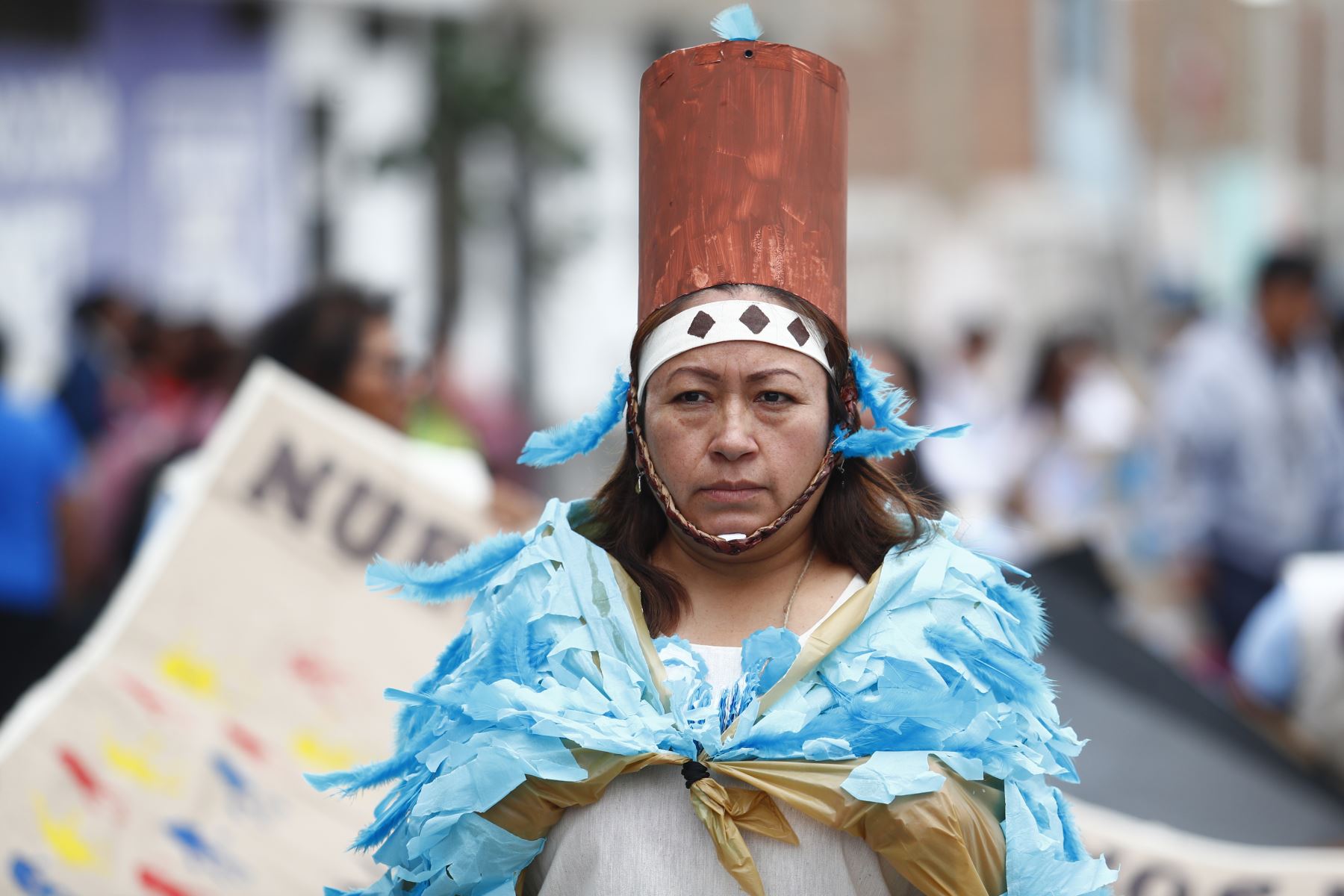 Desde la plaza Grau de Supe Puerto, en Barranca, decenas de estudiantes desfilaron y participaron en el VII Concurso Escolar de Pasacalle "Revalorando nuestro pasado milenario", en el marco de las celebraciones por cumplirse los 21 años de investigaciones del sitio arqueológico Áspero, asociado a la civilización Caral. Foto: ANDINA/Daniel Bracamonte