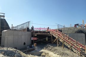 Obras del paso a desnivel Chinchaysullo y puente peatonal San Clemente avanzan en la región Ica. Foto: MTC/Difusión.