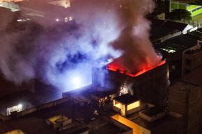 El Cuerpo General de Bomberos Voluntarios del Perú ha desplegado más de 15 unidades de atención al centro de Lima. Foto:ANDINA/Ricardo Cuba  