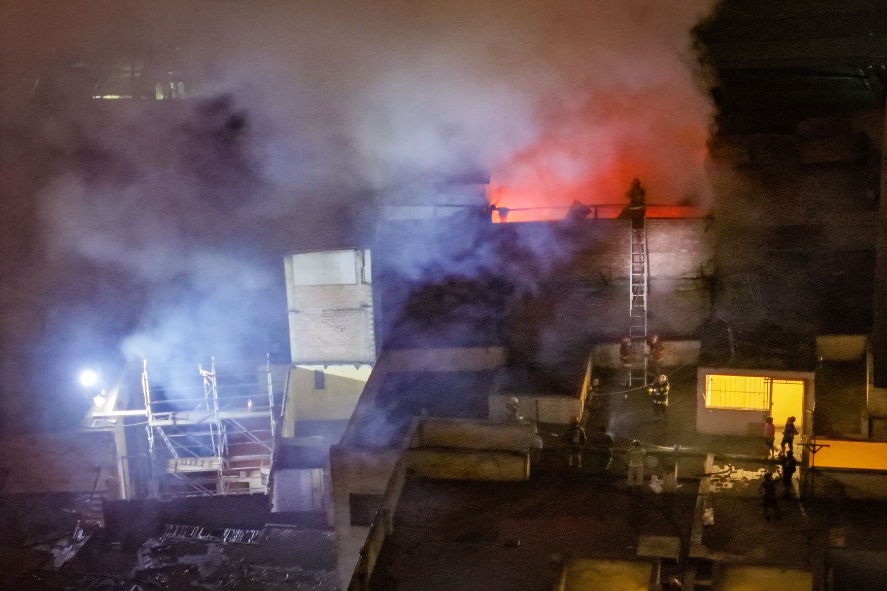 Hasta el momento no se han reportado heridos a causa de este siniestro. Foto: ANDINA/Ricardo Cuba