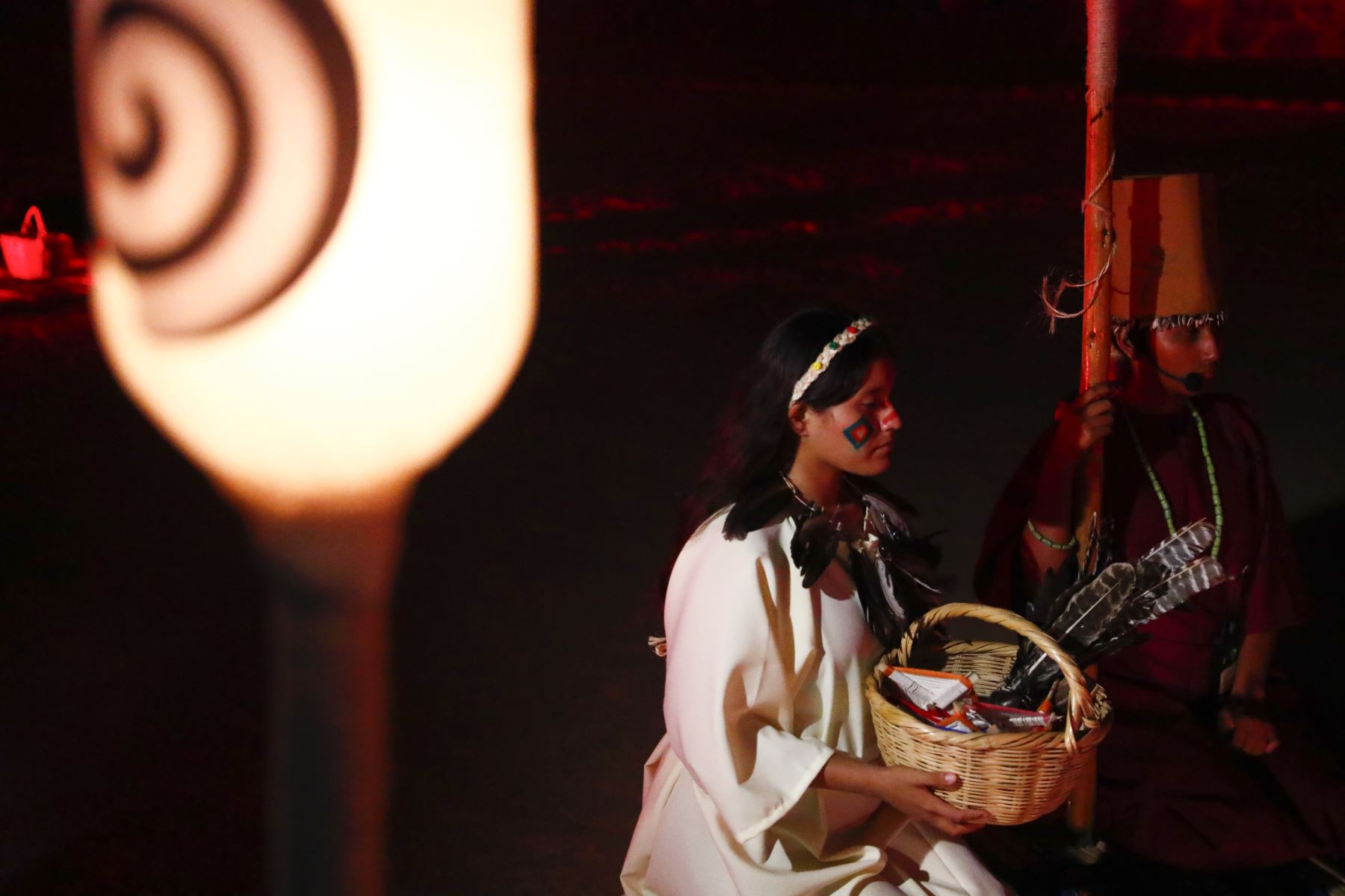 El viernes 24 de abril de 2026 se realizó el ritual del Gran Mar "El legado de Áspero", en el marco de las celebraciones por cumplirse los 21 años de investigaciones del sitio arqueológico Áspero, asociado a la civilización Caral. Durante el acto tuvo lugar una ceremonia de pago a la Cochamama, y además se hizo una puesta en escena de cómo vivían y se relacionaban los antiguos habitantes del Áspero. Foto: ANDINA/Daniel Bracamonte