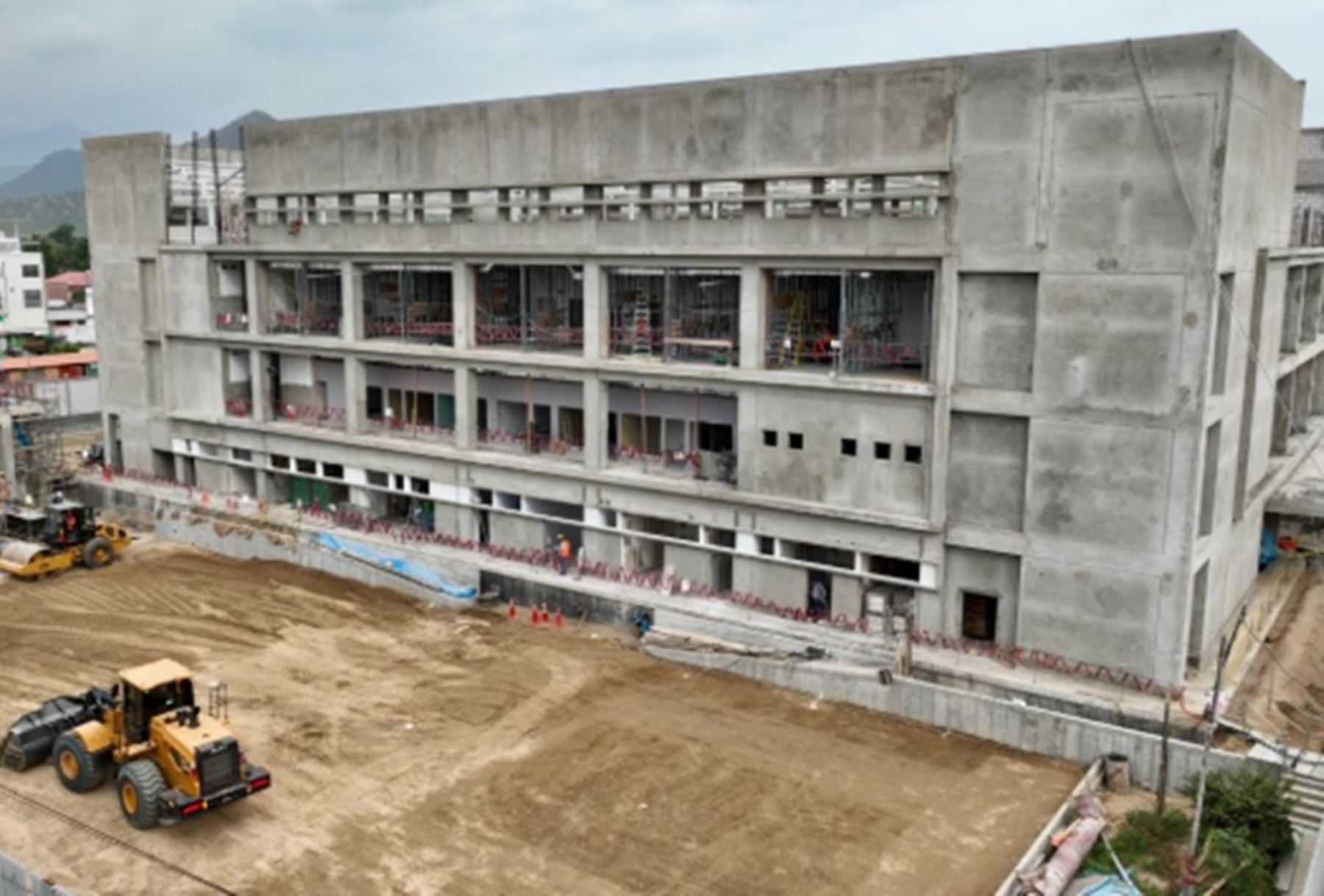 Lambayeque: ministro de Salud supervisa avance del Hospital Motupe junto al Pronis