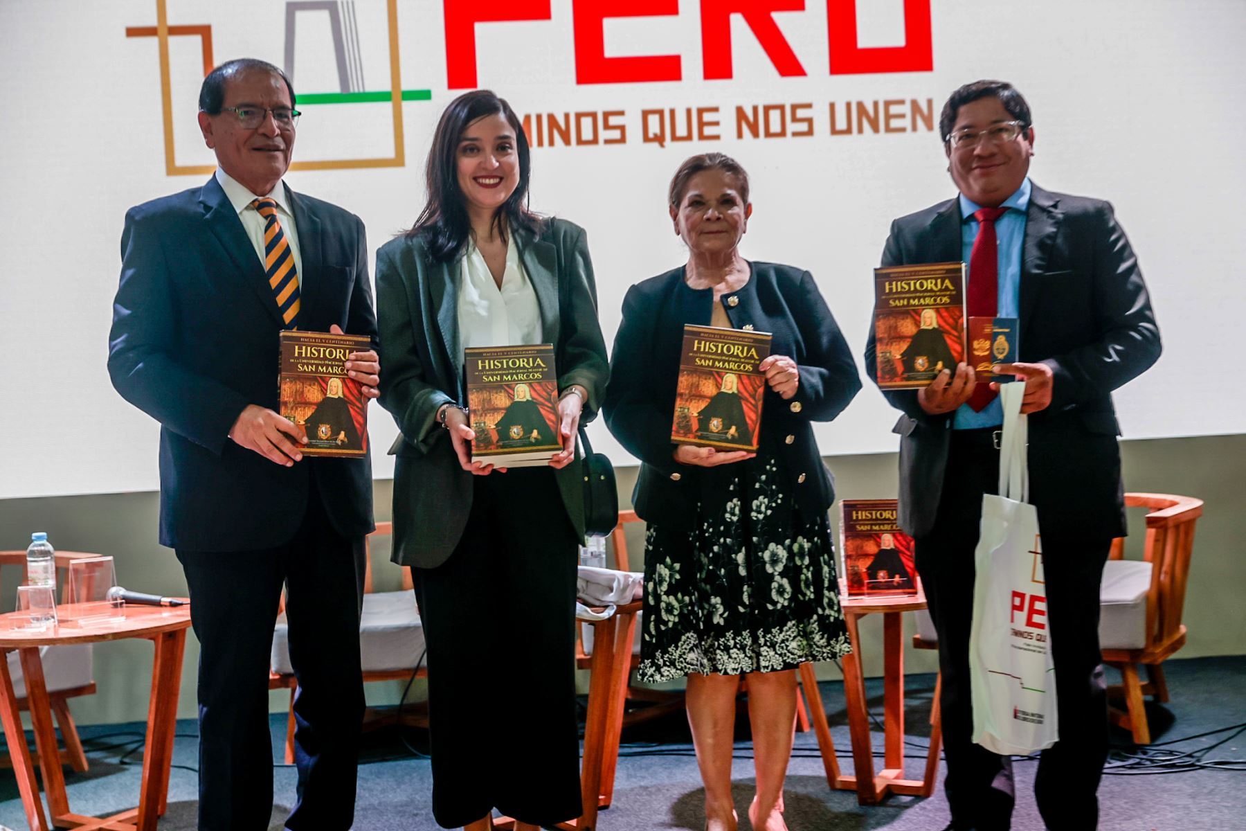 El conversatorio sobre la historia de la Universidad Nacional Mayor de San Marcos fue organizado por la propia casa de estudios en el marco de la Feria Internacional del Libro de Buenos Aires. Foto: ANDINA/Luis Iparraguirre.