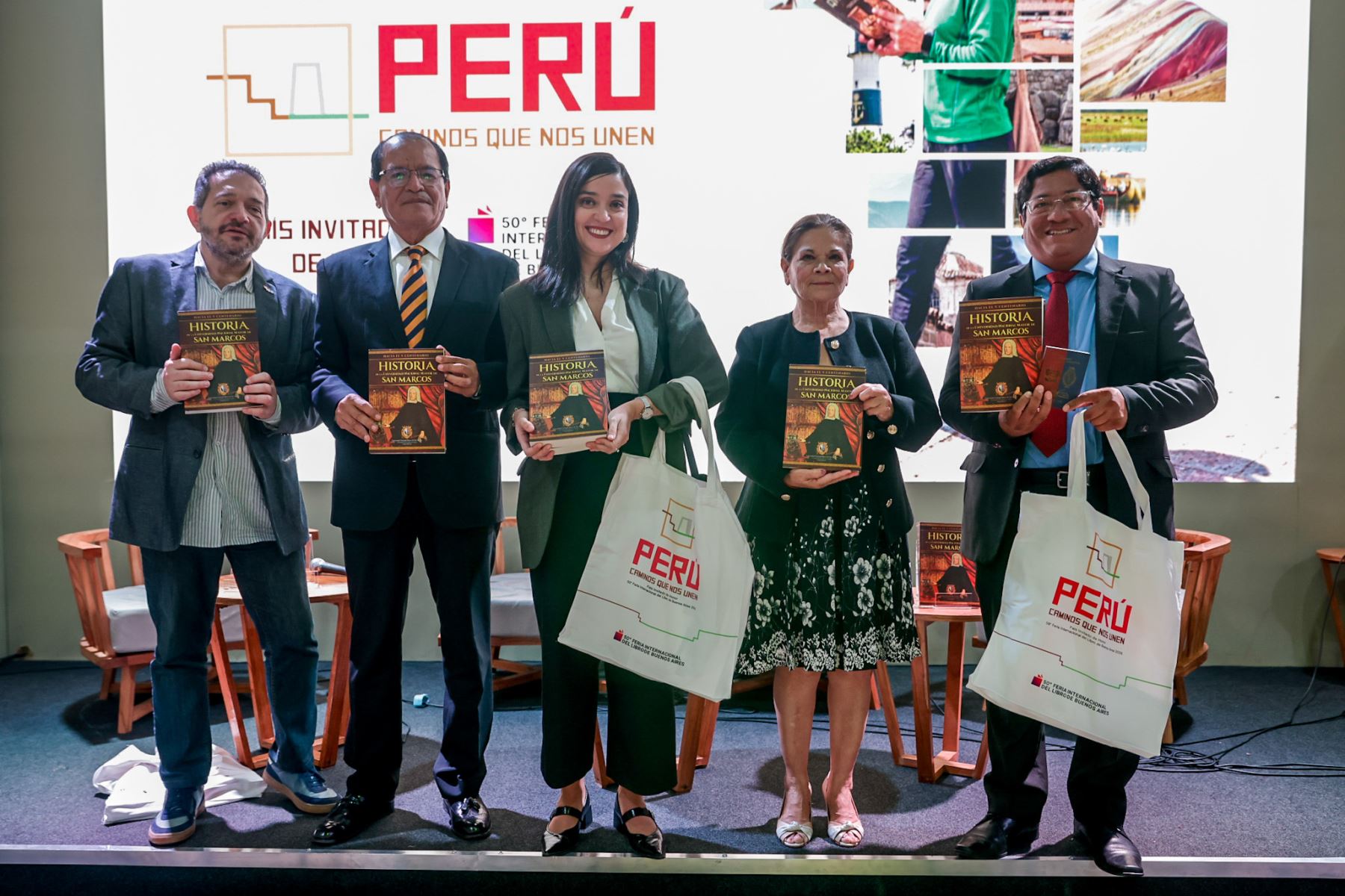 La rectora de San Marcos participó en el conversatorio “Presentación del libro Historia de la Universidad Nacional Mayor de San Marcos”, junto a Raúl Roosevelt Chanamé Orbe, Isaac Josué Vásquez Villanueva y Andrés Borja Villanueva. Foto: ANDINA/Luis Iparraguirre.