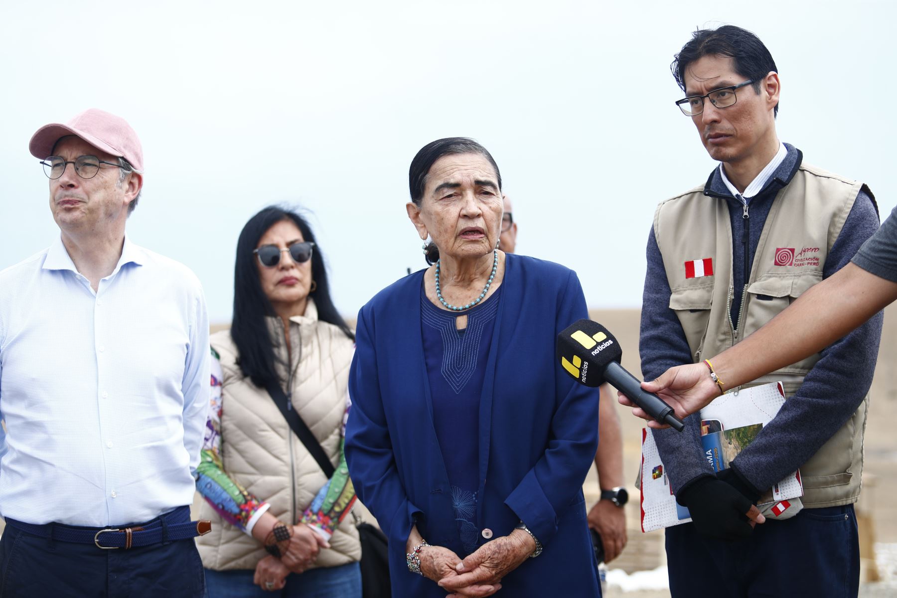 La Dra. Ruth Shady, directora de la Zona Arqueológica Caral, y David Palomino, jefe de campo del sitio arqueológico de Áspero, participaron en el Áspero Raymi 2026 el sábado 25 de abril, como parte de las actividades oficiales por celebrarse los 21 años de investigaciones del sitio arqueológico Áspero, asociado a la civilización Caral. Foto: ANDINA/Daniel Bracamonte