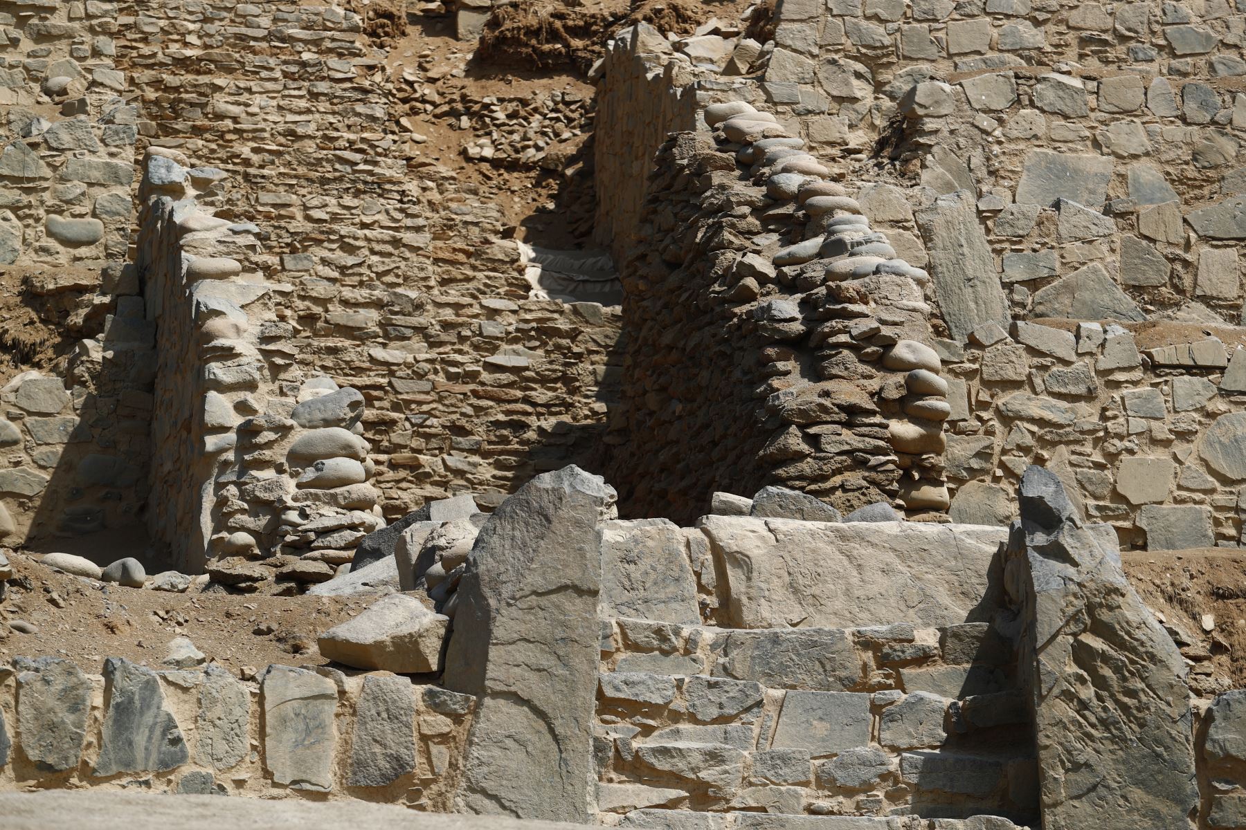 Desde tempranas horas del sábado 25 de abril de 2026 se realizó el Áspero Raymi 2026, en el marco de las celebraciones por cumplirse los 21 años de investigaciones del sitio arqueológico Áspero, asociado a la civilización Caral. El evento incluyó diversas actividades culturales y recreativas como recorridos turísticos por el complejo arqueológico, concursos de pintura y vuelo de cometas, entre otras. Foto: ANDINA/Daniel Bracamonte