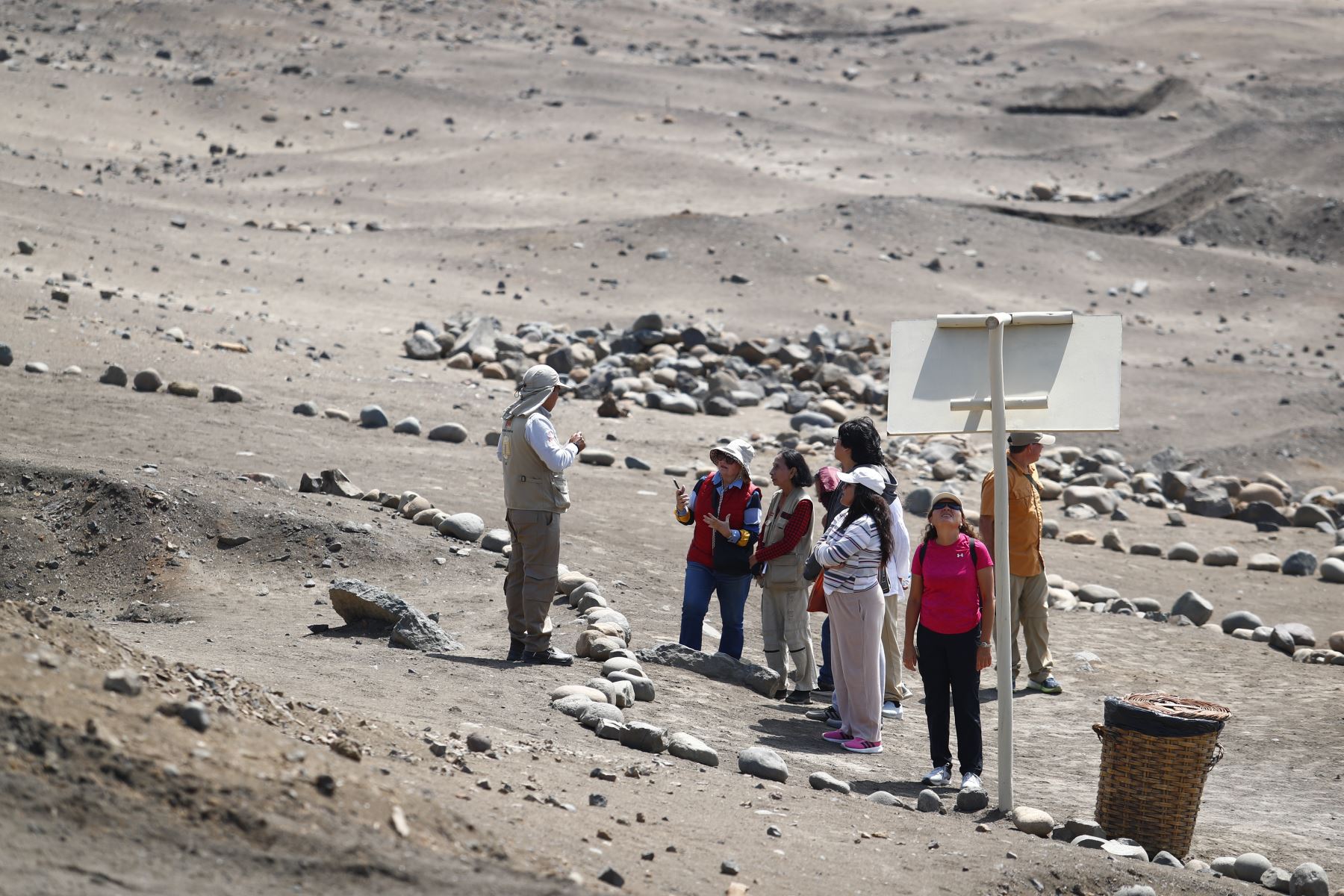 Desde tempranas horas del sábado 25 de abril de 2026 se realizó el Áspero Raymi 2026, en el marco de las celebraciones por cumplirse los 21 años de investigaciones del sitio arqueológico Áspero, asociado a la civilización Caral. El evento incluyó diversas actividades culturales y recreativas como recorridos turísticos por el complejo arqueológico, concursos de pintura y vuelo de cometas, entre otras. Foto: ANDINA/Daniel Bracamonte
