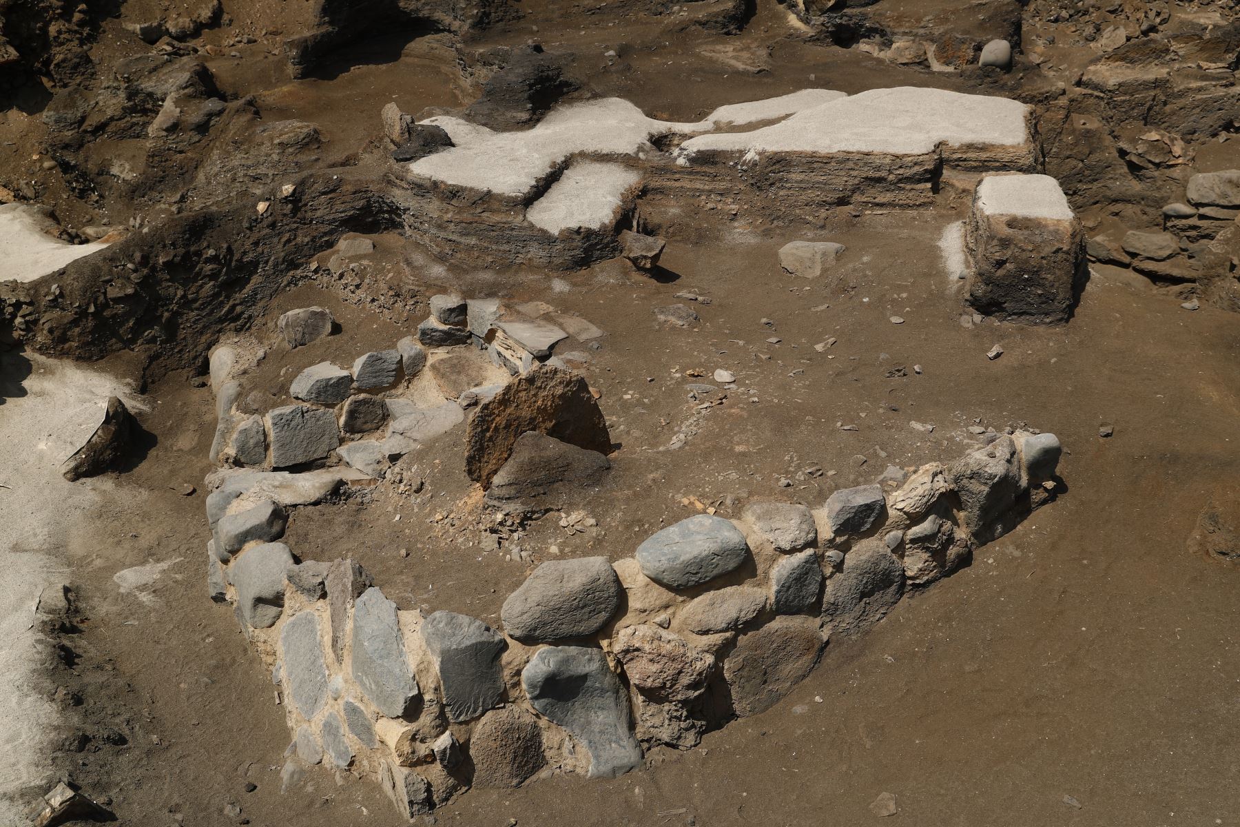 Desde tempranas horas del sábado 25 de abril de 2026 se realizó el Áspero Raymi 2026, en el marco de las celebraciones por cumplirse los 21 años de investigaciones del sitio arqueológico Áspero, asociado a la civilización Caral. El evento incluyó diversas actividades culturales y recreativas como recorridos turísticos por el complejo arqueológico, concursos de pintura y vuelo de cometas, entre otras. Foto: ANDINA/Daniel Bracamonte