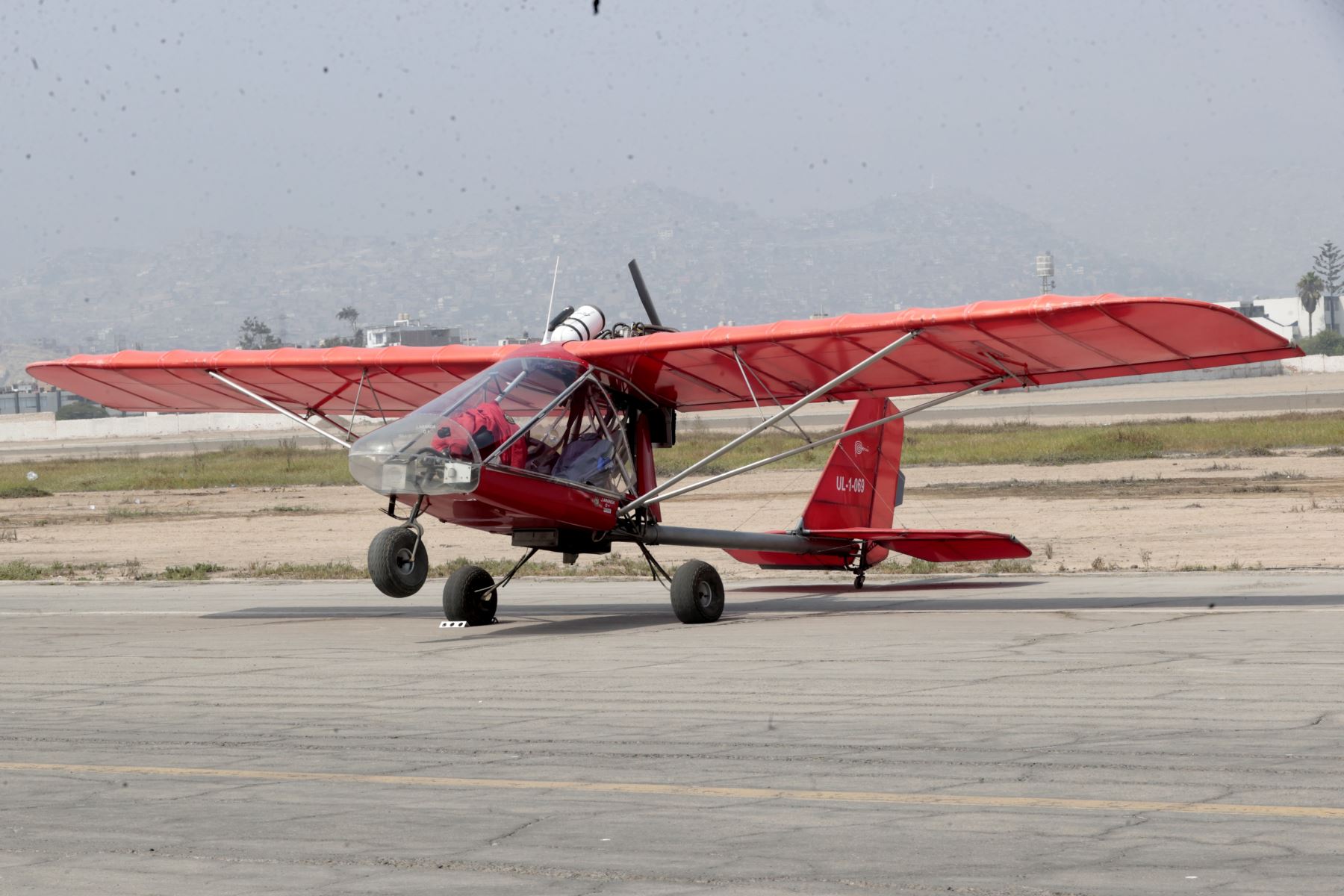Feria y exposiciones en la Fuerza Aérea y realiza un espectacular vuelo de demostración en la Base Aérea Las Palmas, en Surco. 
Foto: ANDINA/Vidal Tarqui
